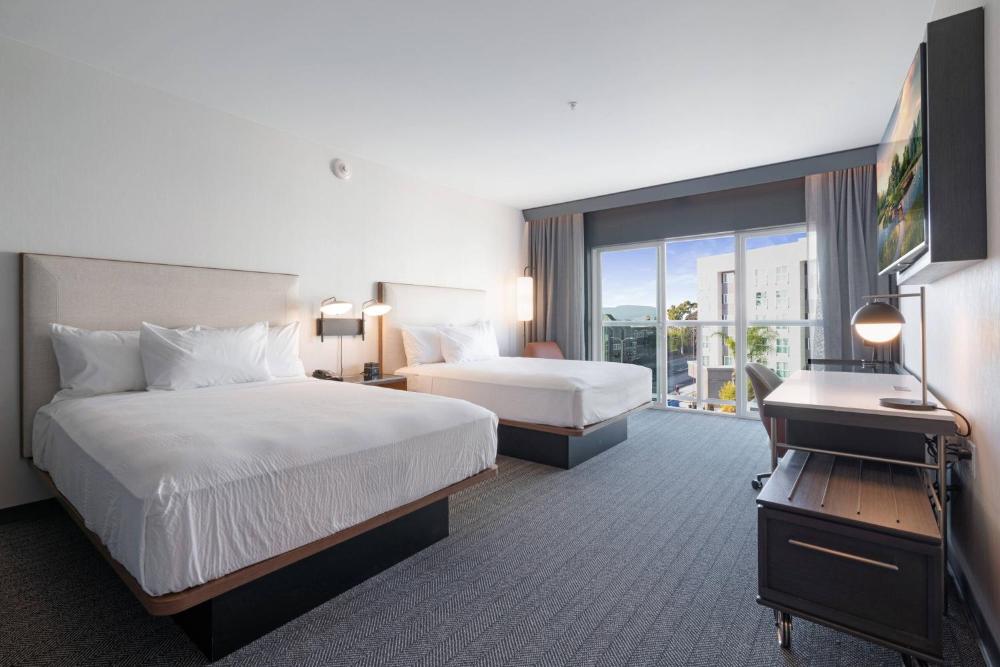 Guest room, 2 Queen interior